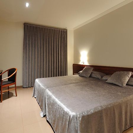 Hotel Els Noguers Манреса Екстериор снимка