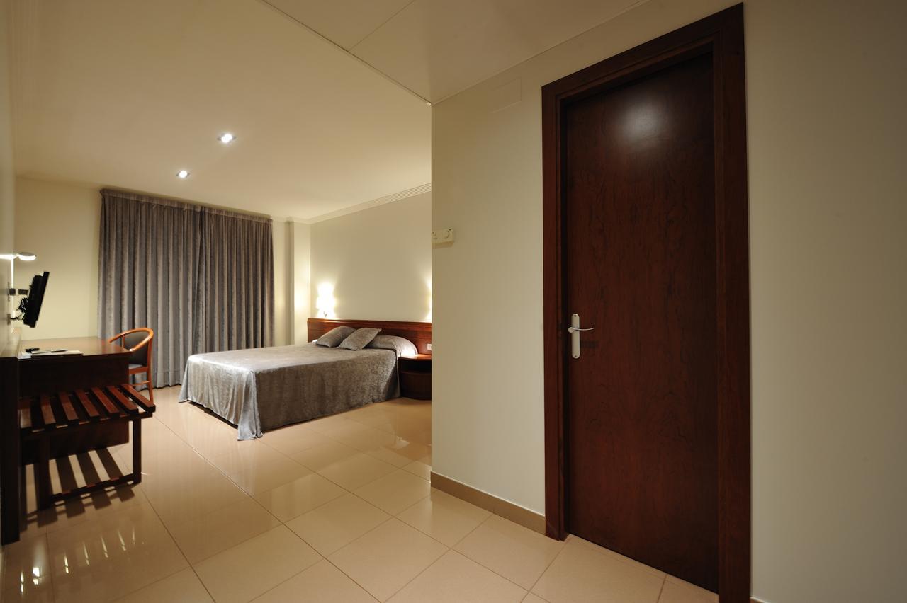 Hotel Els Noguers Манреса Екстериор снимка