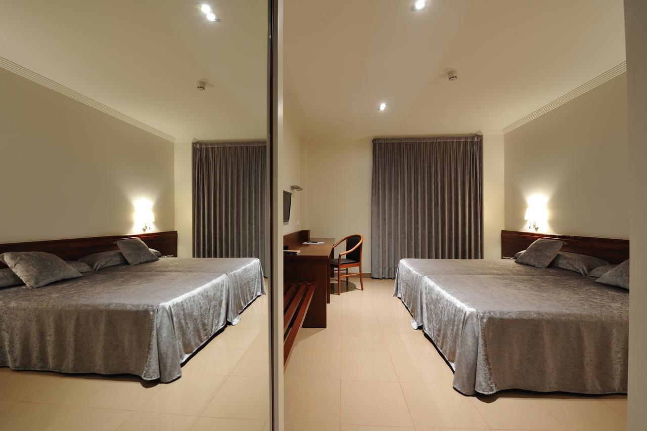 Hotel Els Noguers Манреса Екстериор снимка