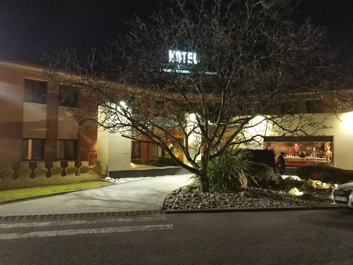 Hotel Els Noguers Манреса Екстериор снимка