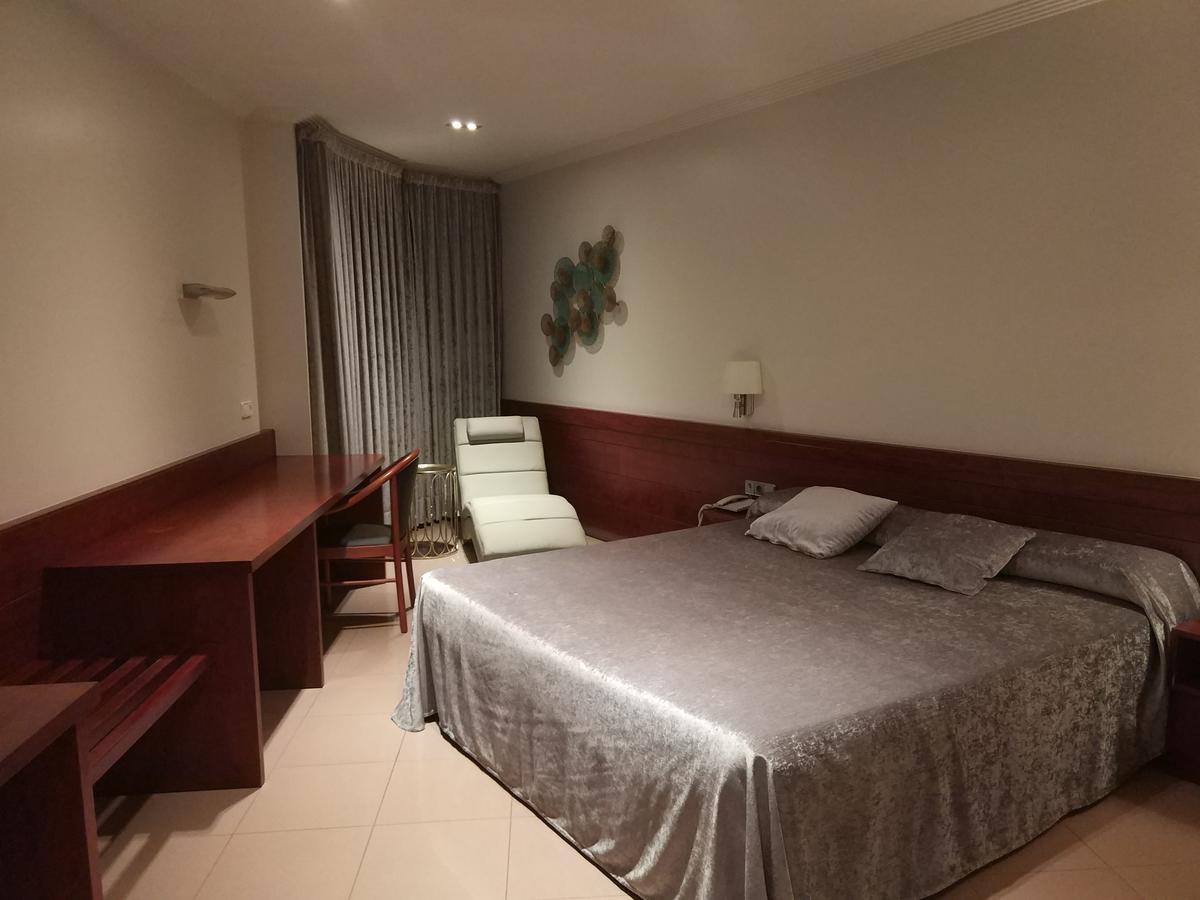 Hotel Els Noguers Манреса Екстериор снимка