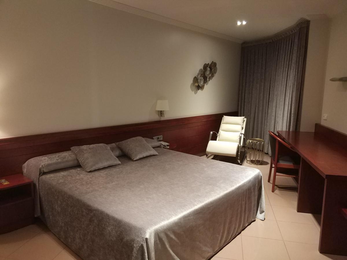 Hotel Els Noguers Манреса Екстериор снимка
